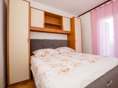 Apartment Three bedroom apartment with balcony Lopar, Rab A-22558-b - Outdoor photo 24
