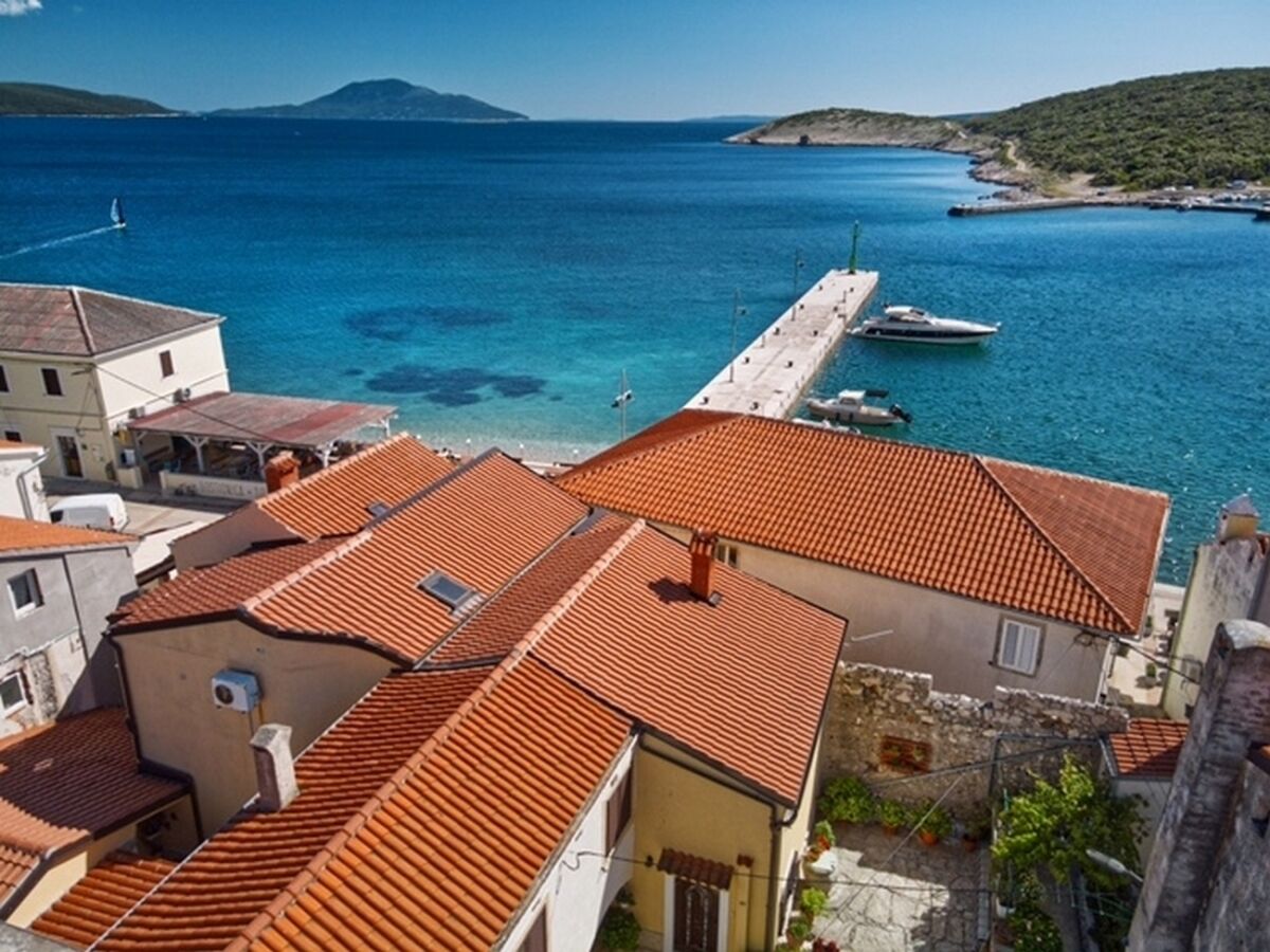 Apartment One bedroom apartment near beach Martinšćica, Cres A-22582-a