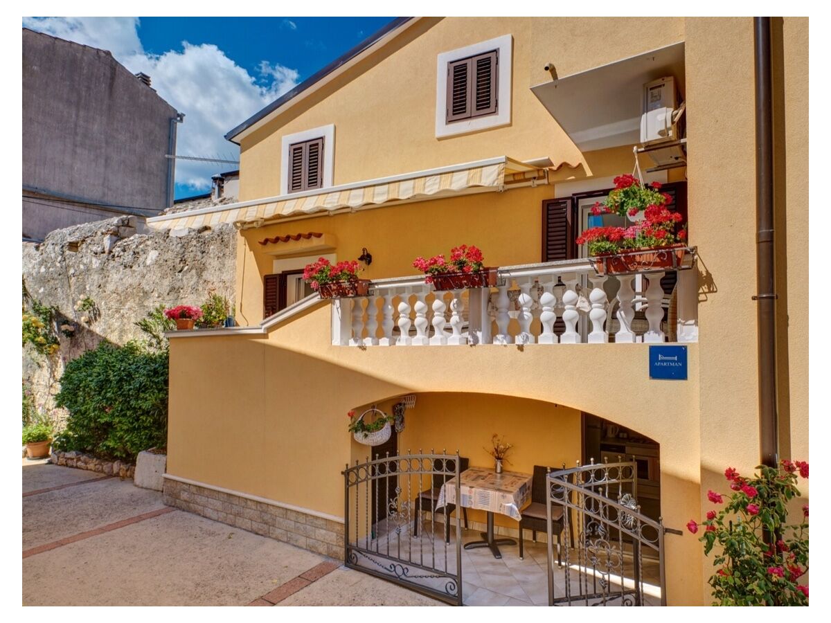 Apartment One bedroom apartment near beach Martinšćica, Cres A-22582-a - Outdoor photo 3