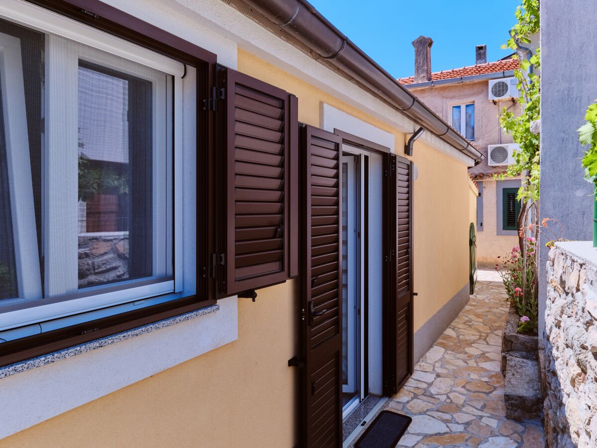 Apartment One bedroom apartment near beach Martinšćica, Cres A-22582-a - Outdoor photo 5