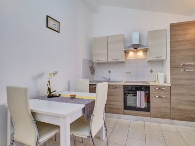 Apartment One bedroom apartment near beach Martinšćica, Cres A-22582-a - Outdoor photo 7