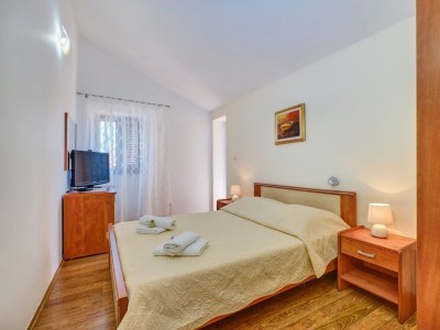 Apartment One bedroom apartment near beach Martinšćica, Cres A-22582-a - Outdoor photo 8