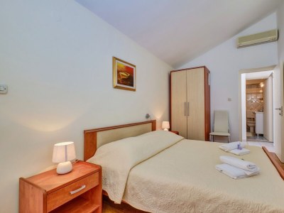 Apartment One bedroom apartment near beach Martinšćica, Cres A-22582-a - Outdoor photo 9