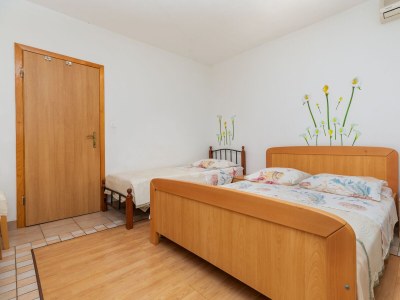 Apartment Studio flat with terrace Igrane, Makarska AS-22690-d - Outdoor photo 13