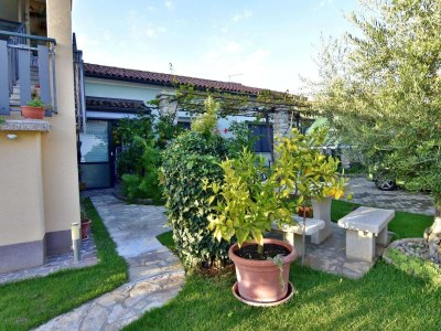 Apartment One bedroom apartment with terrace Umag A-22722-a - Outdoor photo 7