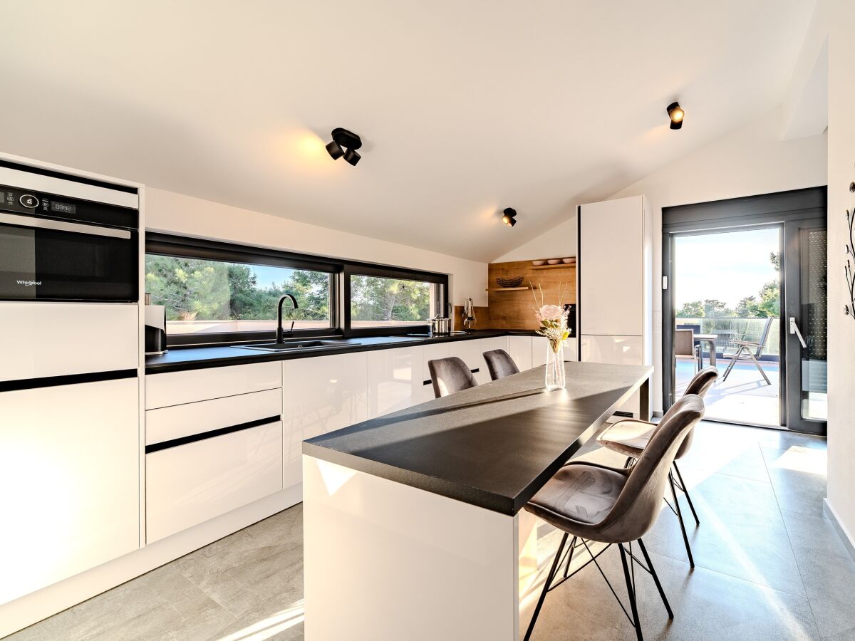 Apartment Two bedroom apartment with terrace Vir - Kozjak, Vir A-22971-c