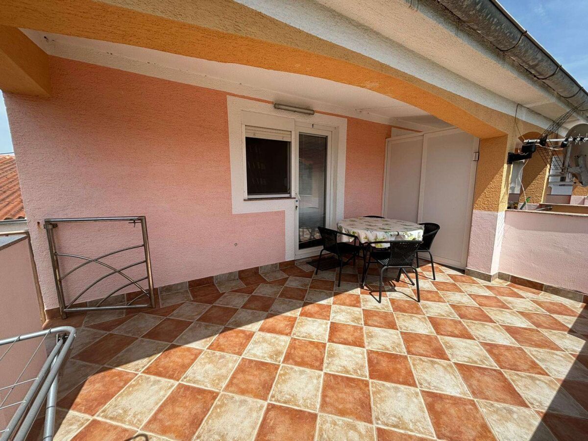 Apartment Two bedroom apartment with terrace and sea view Vrsi - Mulo, Zadar A-23428-a