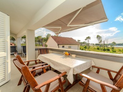 Apartment Two bedroom apartment with terrace and sea view Privlaka, Zadar A-23472-a in Privlaka - Apartment