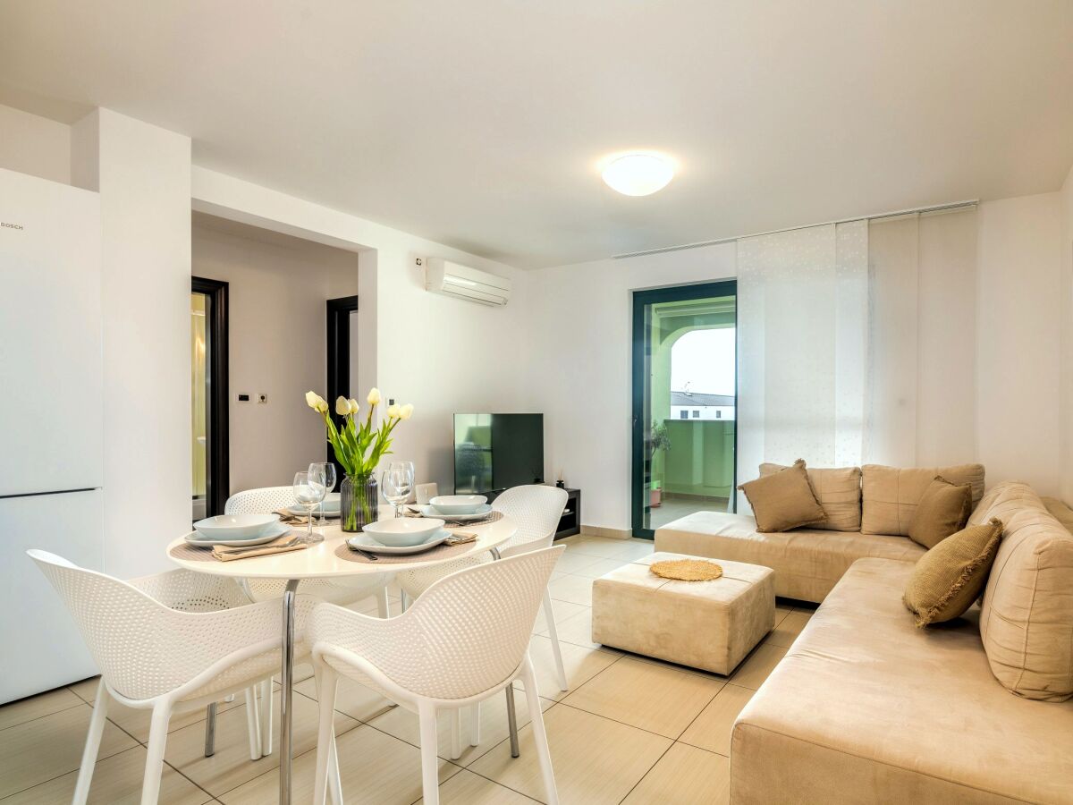 Apartment Two bedroom apartment with balcony and sea view Turčić, Krk A-23084-a - Outdoor photo 2