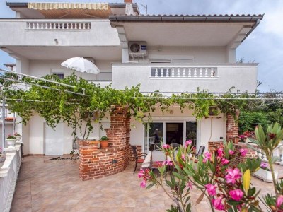 Apartment Two bedroom apartment with balcony Kampor, Rab A-23600-c - Outdoor photo 2