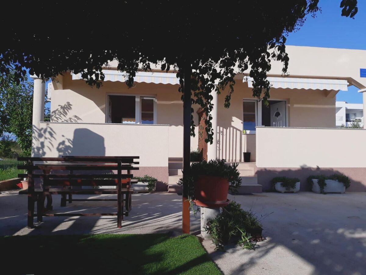 Apartment One bedroom apartment with terrace and sea view Sukošan, Zadar A-23119-b