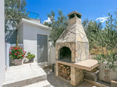 Apartment One bedroom apartment with balcony and sea view Seget Donji, Trogir A-23273-a - Outdoor photo 12