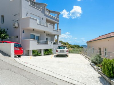 Apartment One bedroom apartment with balcony and sea view Seget Donji, Trogir A-23273-a - Outdoor photo 19