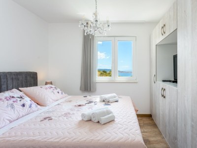 Apartment One bedroom apartment with balcony and sea view Seget Donji, Trogir A-23273-a - Outdoor photo 30