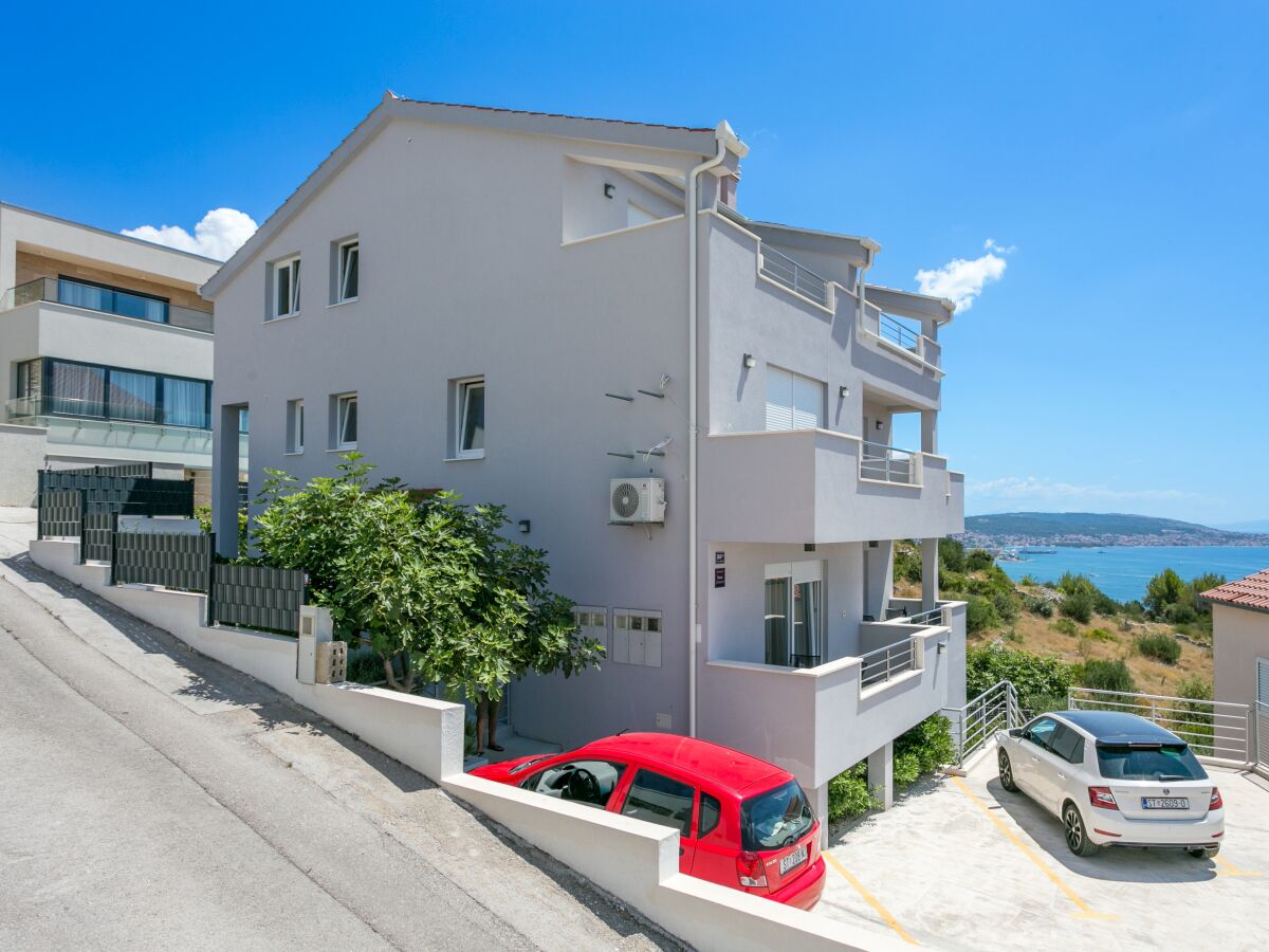 Apartment One bedroom apartment with balcony and sea view Seget Donji, Trogir A-23273-b - Outdoor photo 2