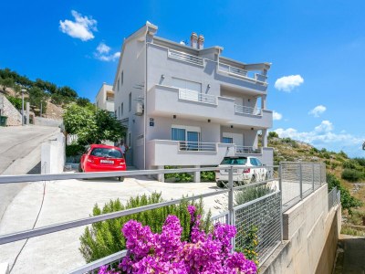 Apartment One bedroom apartment with balcony and sea view Seget Donji, Trogir A-23273-b - Outdoor photo 3