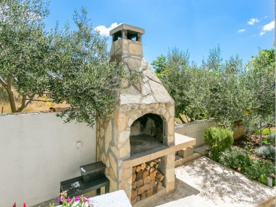 Apartment One bedroom apartment with balcony and sea view Seget Donji, Trogir A-23273-b - Outdoor photo 13