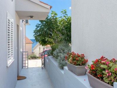 Apartment One bedroom apartment with balcony and sea view Seget Donji, Trogir A-23273-b - Outdoor photo 17