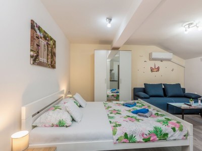 Apartment Two bedroom apartment with terrace and sea view Njivice, Krk A-23575-a - Outdoor photo 10