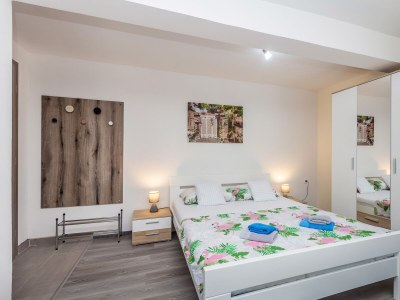 Apartment Two bedroom apartment with terrace and sea view Njivice, Krk A-23575-a - Outdoor photo 11