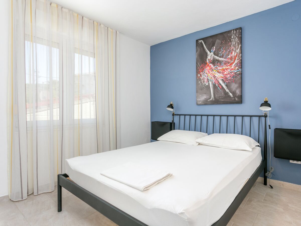 Apartment One bedroom apartment near beach Slatine, Čiovo A-23332-b