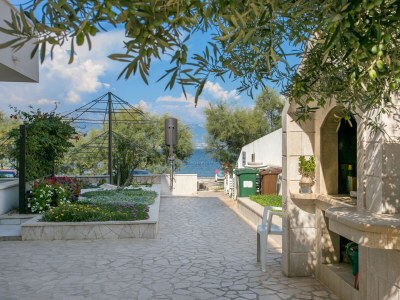 Apartment One bedroom apartment near beach Slatine, Čiovo A-23332-e - Outdoor photo 4