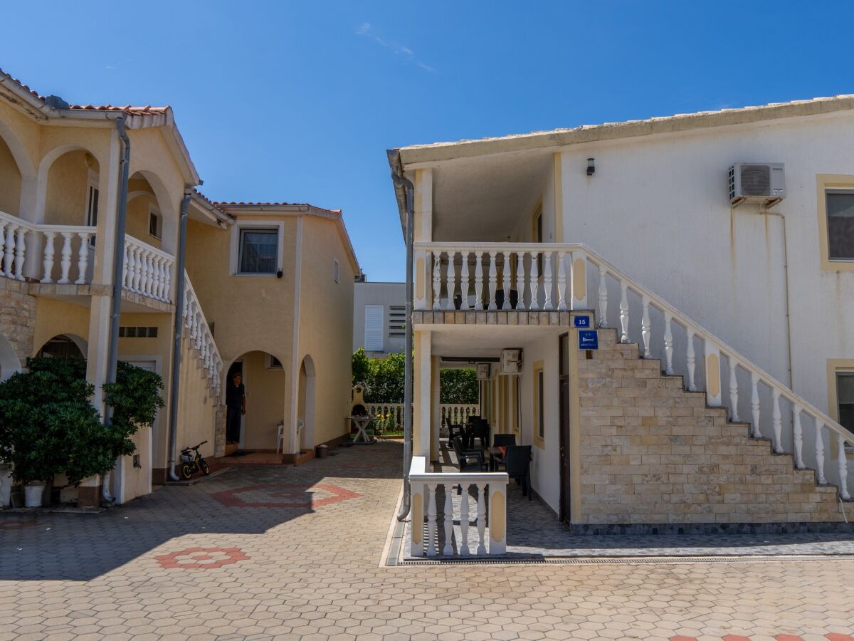 Apartment Two bedroom apartment with balcony Vir A-23334-d - Outdoor photo 3