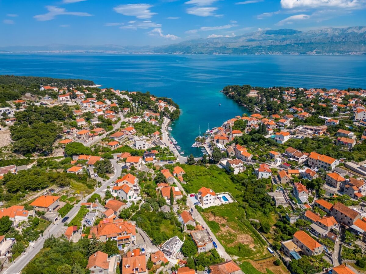 Villa Comfortable and spacious house with terrace and sea view Splitska, Brač K-23815 - Outdoor photo 3