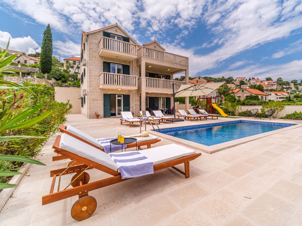 Villa Comfortable and spacious house with terrace and sea view Splitska, Brač K-23815 - Outdoor photo 5
