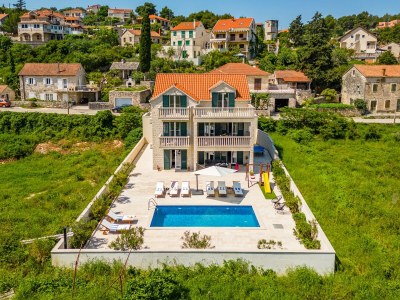 Villa Comfortable and spacious house with terrace and sea view Splitska, Brač K-23815 - Outdoor photo 4
