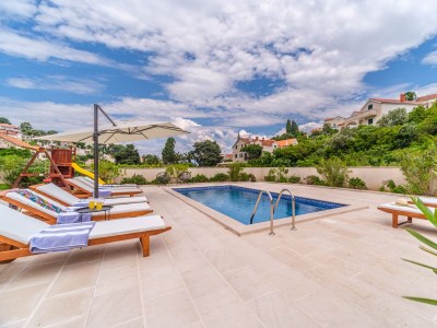 Villa Comfortable and spacious house with terrace and sea view Splitska, Brač K-23815 - Outdoor photo 7