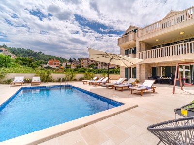 Villa Comfortable and spacious house with terrace and sea view Splitska, Brač K-23815 - Outdoor photo 8