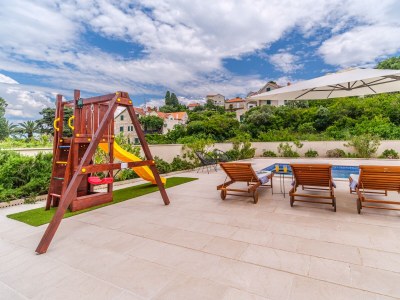 Villa Comfortable and spacious house with terrace and sea view Splitska, Brač K-23815 - Outdoor photo 12