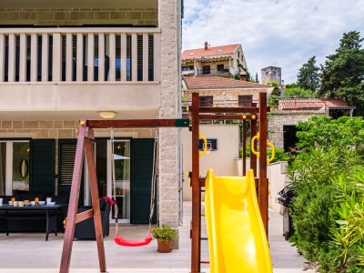 Villa Comfortable and spacious house with terrace and sea view Splitska, Brač K-23815 - Outdoor photo 13