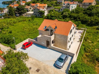 Villa Comfortable and spacious house with terrace and sea view Splitska, Brač K-23815 - Outdoor photo 16