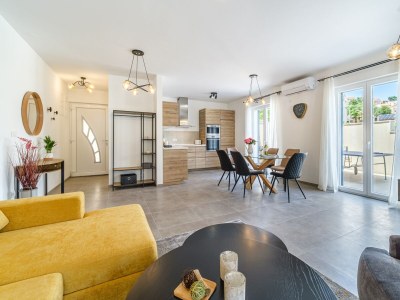 Villa Comfortable and spacious house with terrace and sea view Splitska, Brač K-23815 - Outdoor photo 23