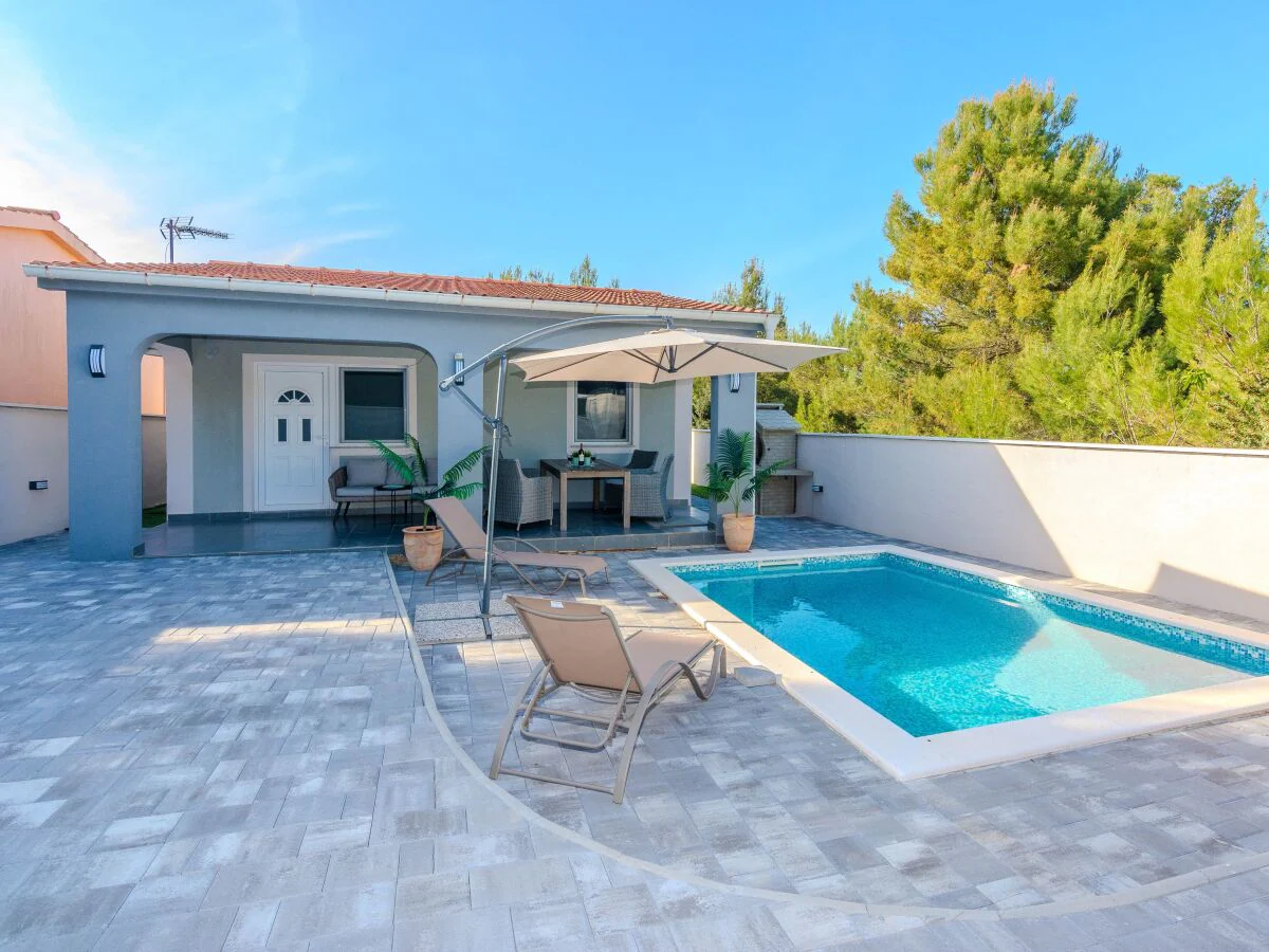 Holiday house Two bedroom house with terrace Vir - Lozice, Vir K-24524