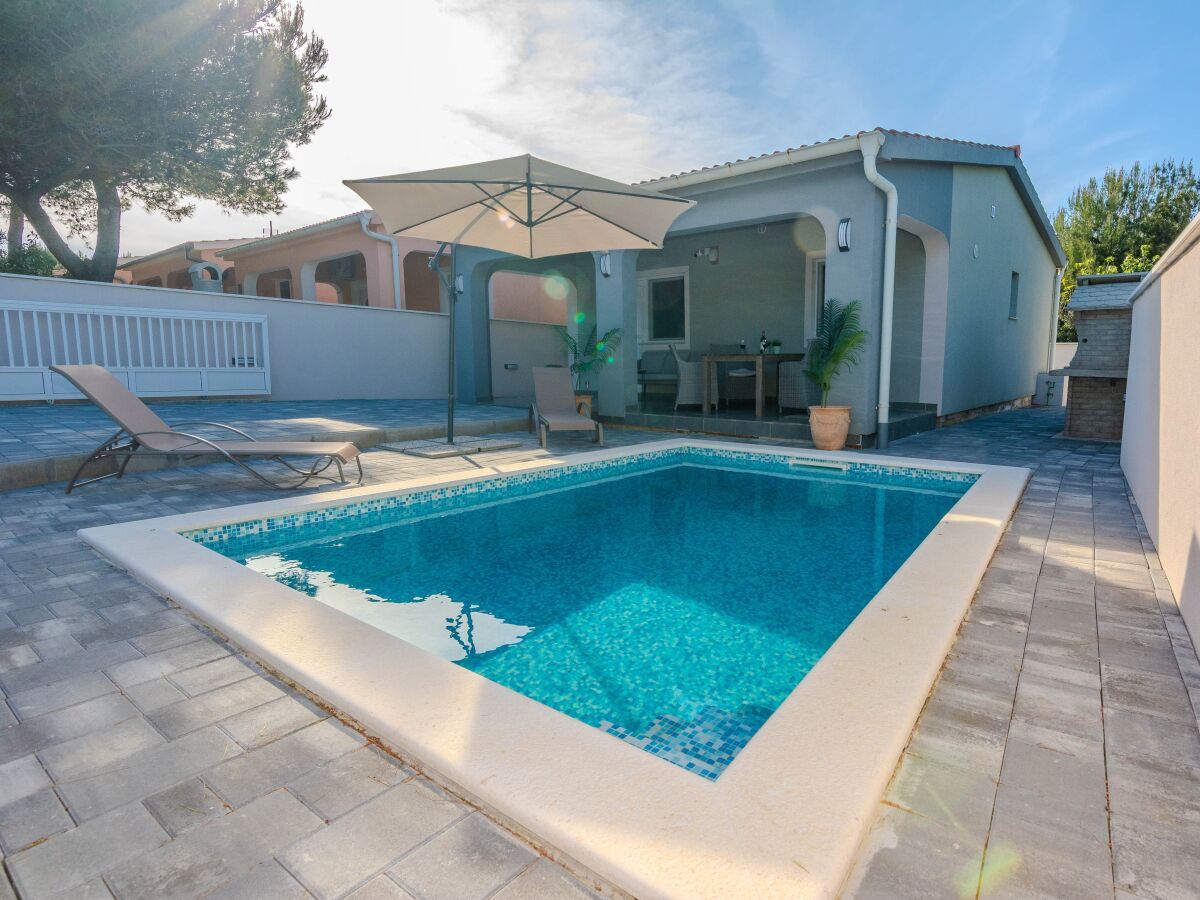 Holiday house Two bedroom house with terrace Vir - Lozice, Vir K-24524 - Outdoor photo 2