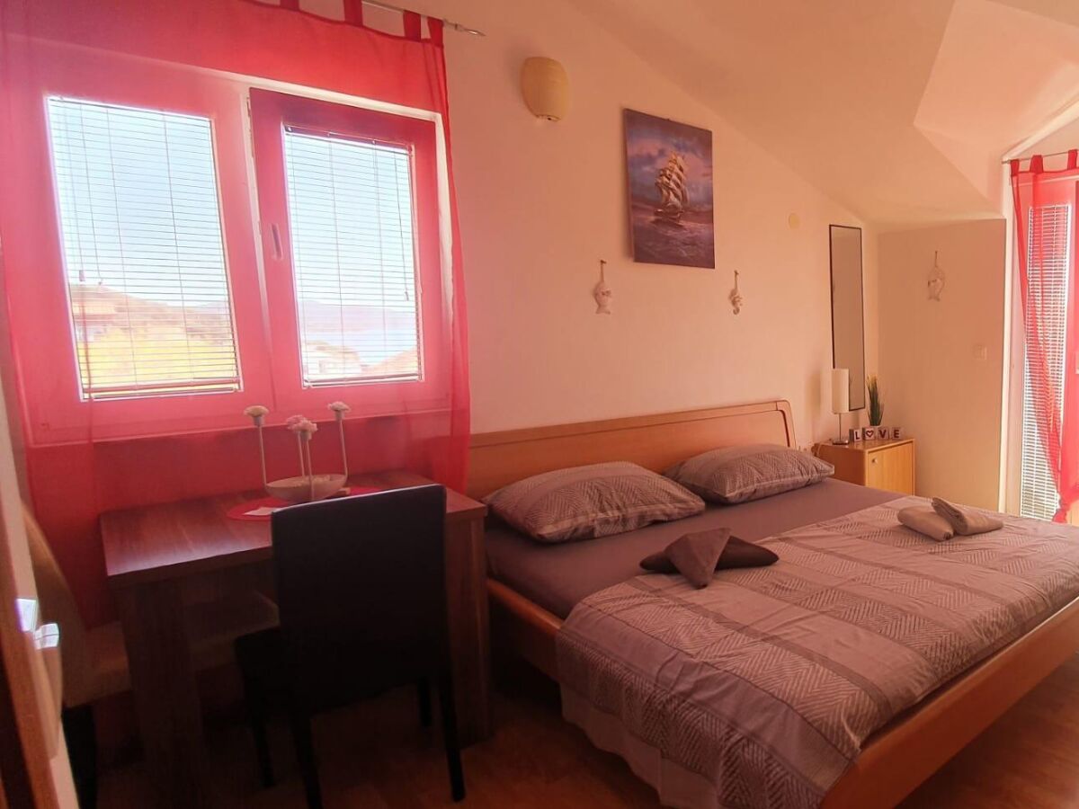 Apartment Studio flat with balcony and sea view Tisno, Murter AS-23720-c