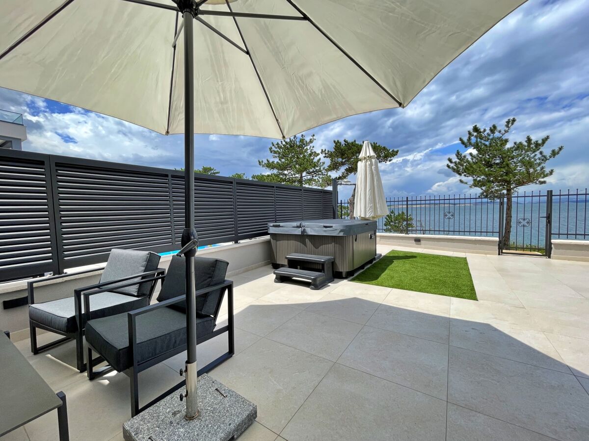 Apartment Two bedroom apartment with terrace and sea view Šilo, Krk A-21242-i