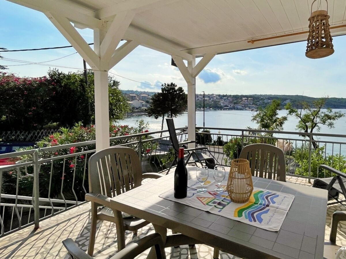 Apartment One bedroom apartment near beach Šilo, Krk A-18686-a