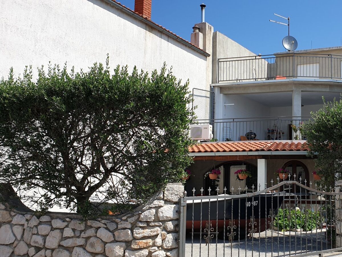 Apartment Two bedroom apartment with terrace and sea view Novi Vinodolski A-18968-a