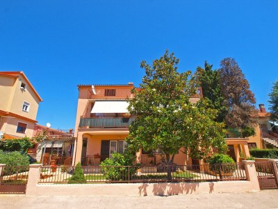 Apartment Two bedroom apartment with terrace and sea view Fažana A-19641-a in Fažana - Apartment