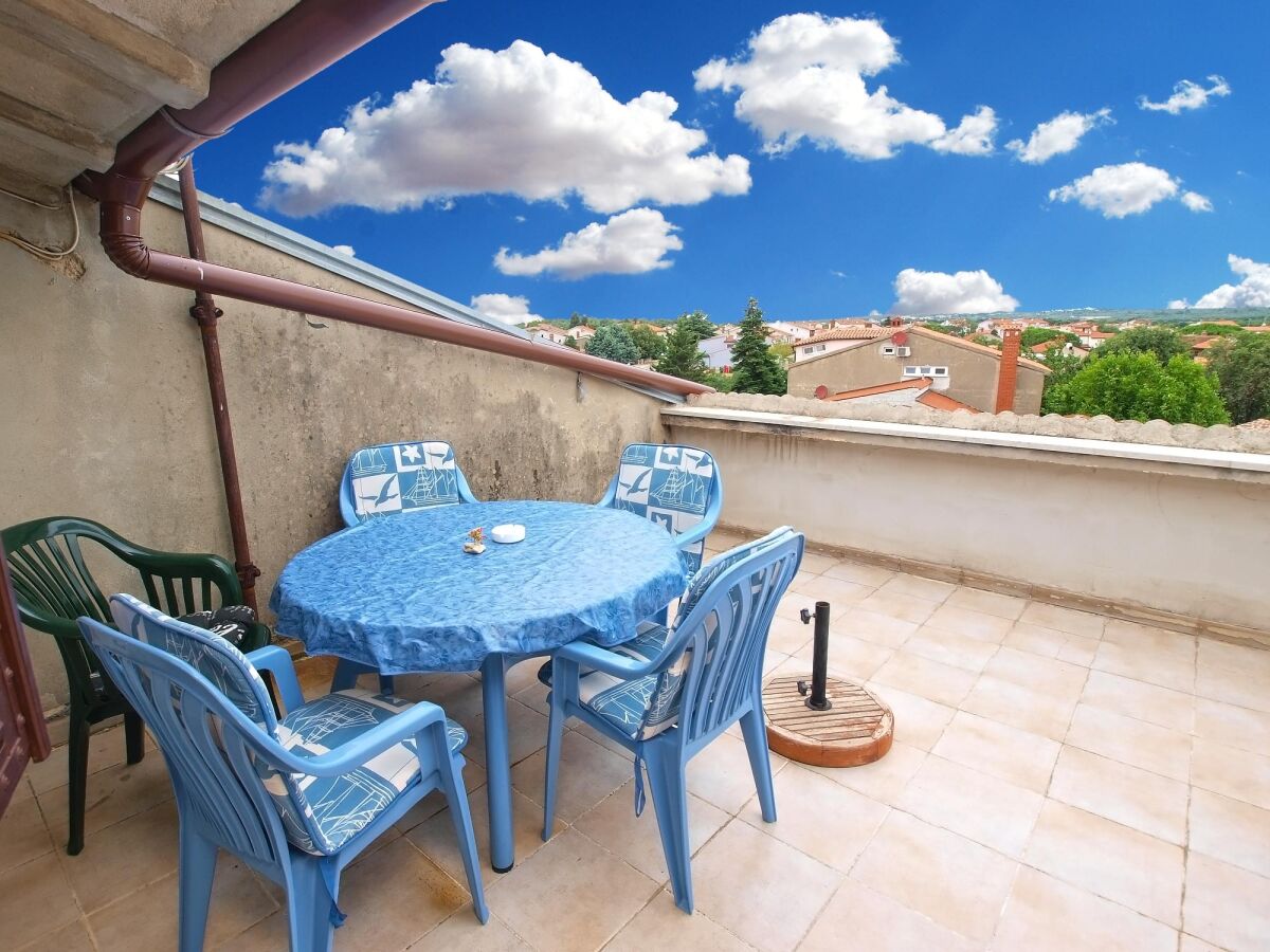 Apartment Two bedroom apartment with terrace Valbandon, Fažana A-19685-c