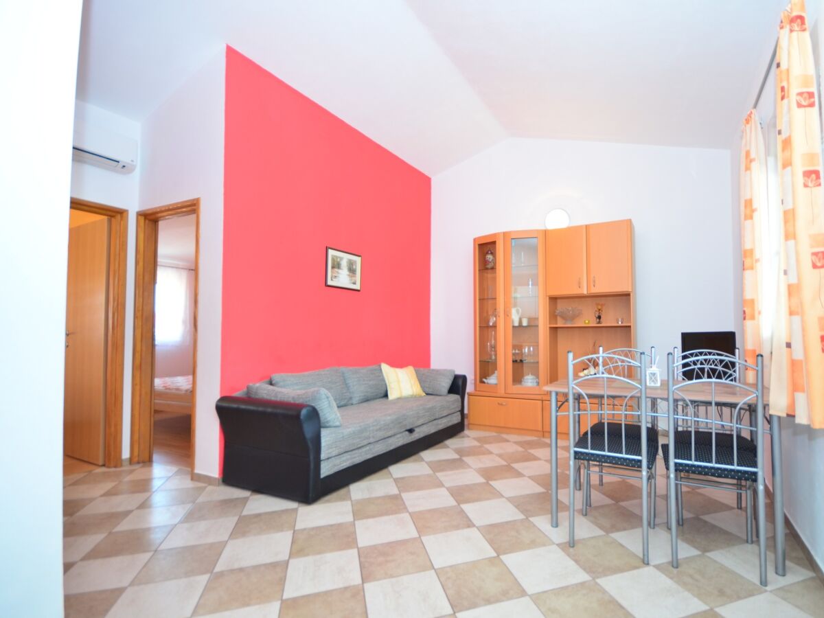 Apartment Two bedroom apartment with balcony Vir - Kozjak, Vir A-18556-c