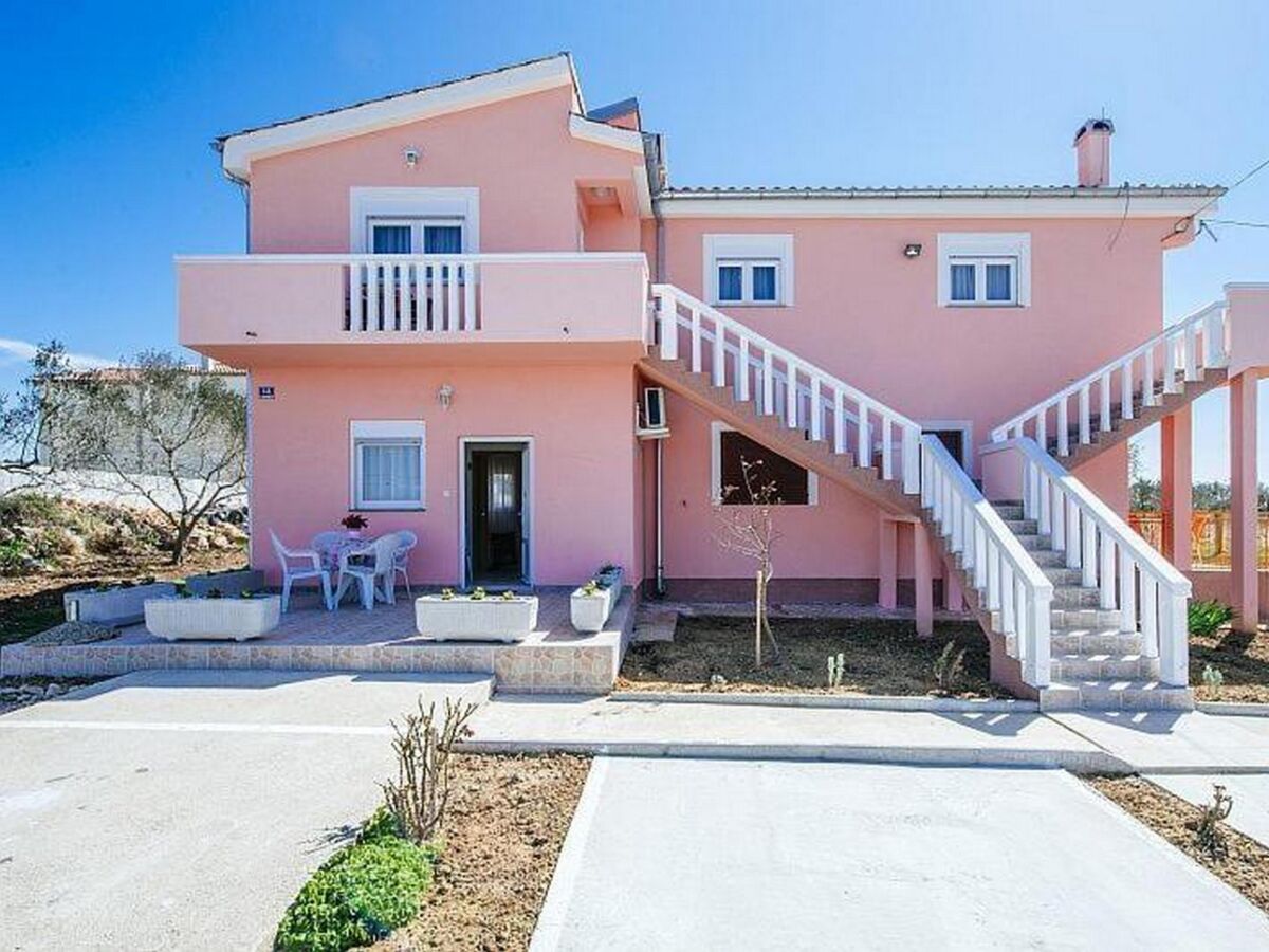 Apartment One bedroom apartment with balcony and sea view Vrsi, Zadar A-23537-b