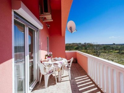 Apartment Two bedroom apartment with balcony and sea view Vrsi, Zadar A-23537-c - Outdoor photo 9