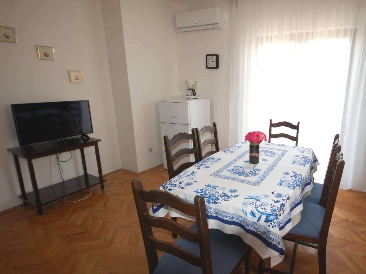 Apartment Three bedroom apartment with terrace Njivice, Krk A-21869-a - Outdoor photo 4