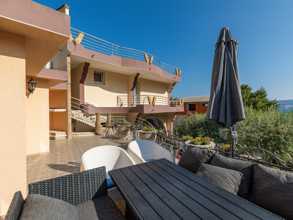 Apartment Two bedroom apartment with terrace and sea view Lokva Rogoznica, Omiš A-24321-a