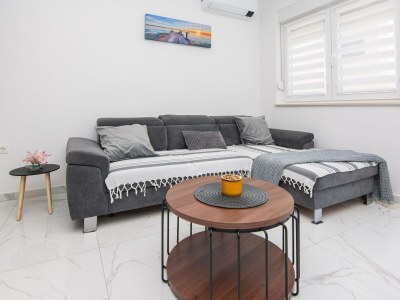 Apartment Two bedroom apartment with terrace Vir A-24331-a in Vir - Apartment